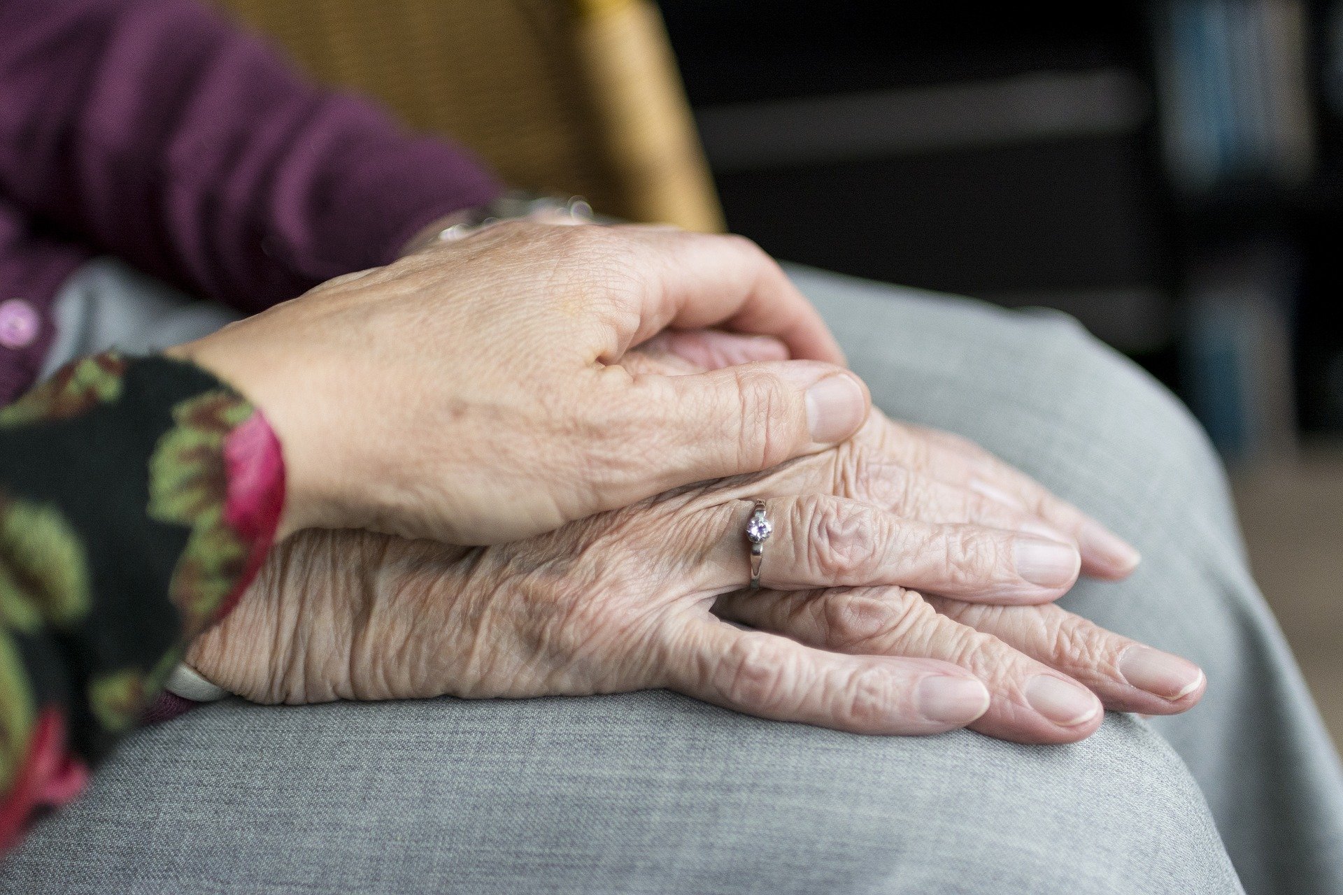 I ett projekt på MDU har forskare tillsammans med Högskolan Dalarna och Karolinska Institutet undersökt vilka faktorer som är av betydelse för att äldre personer på särskilda boenden skall uppleva välbefinnande. Foto: Pixabay