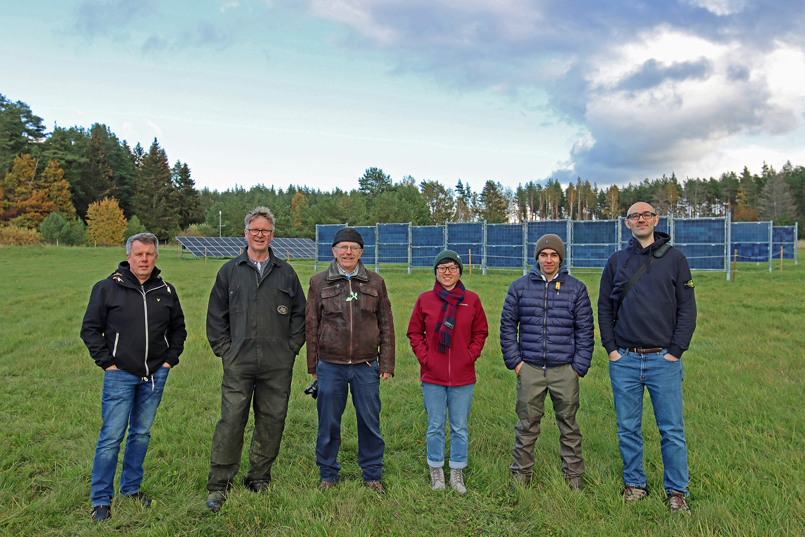 The agrivoltaic research team at the solar cell panel array at Kärrbo Prästgård farm, outside Västerås.