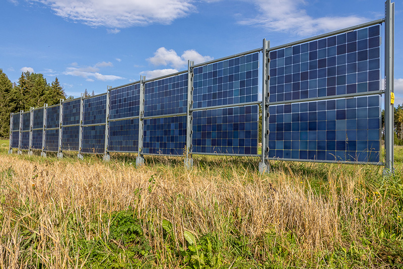 Solceller på jordbruksmark, i ett tidigare projekt på Kärrbo Prästgård i Mälardalen.